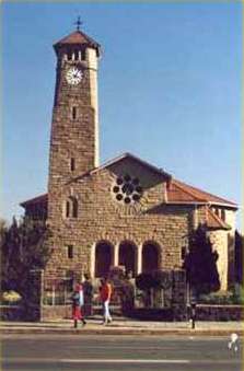 Above: Beautiful Dutch Reform Church built of sand stone is situated in Murchison Street.